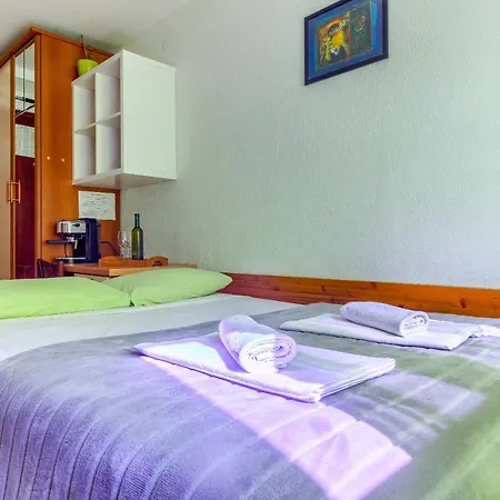 Filipovic, 3 Min Walk To The * Split