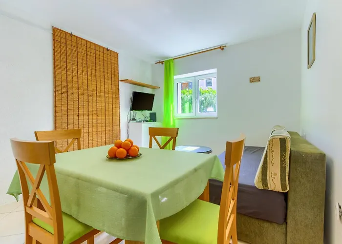 Filipovic, 3 Min Walk To The